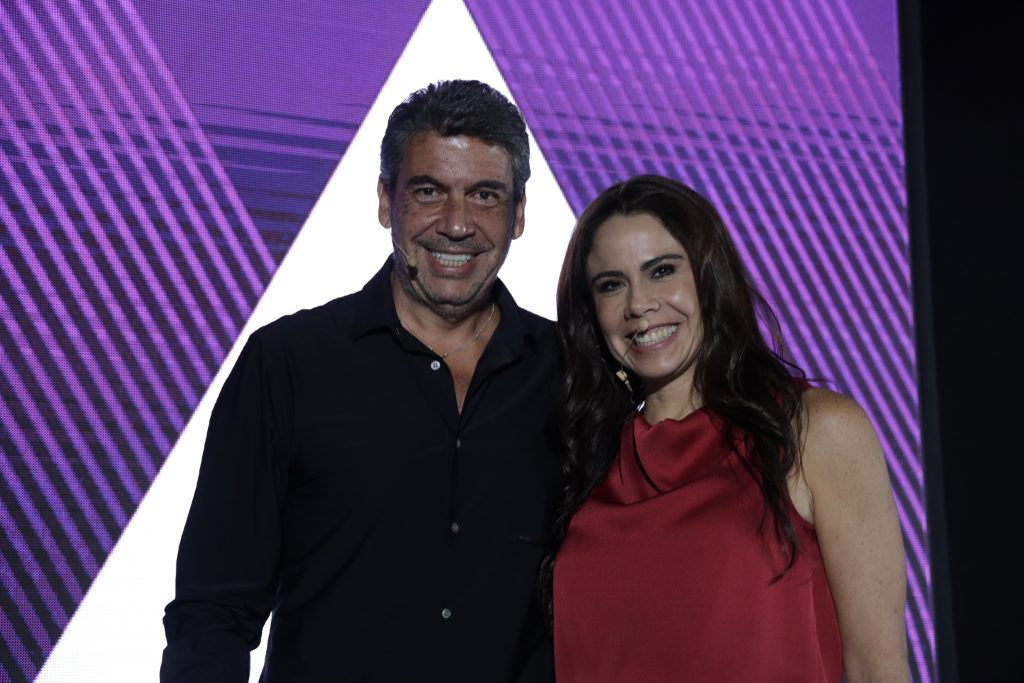 Arturo Elias Ayub y Paola Rojas en Evento Ahern